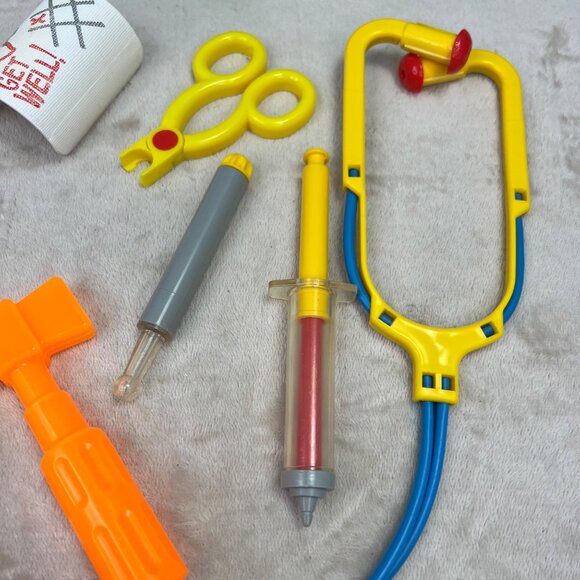 Vintage 1980s Fisher Price Doctor Kit Set 7 Pc Stethoscope Cast Pressure Pretend - Picture 4 of 8